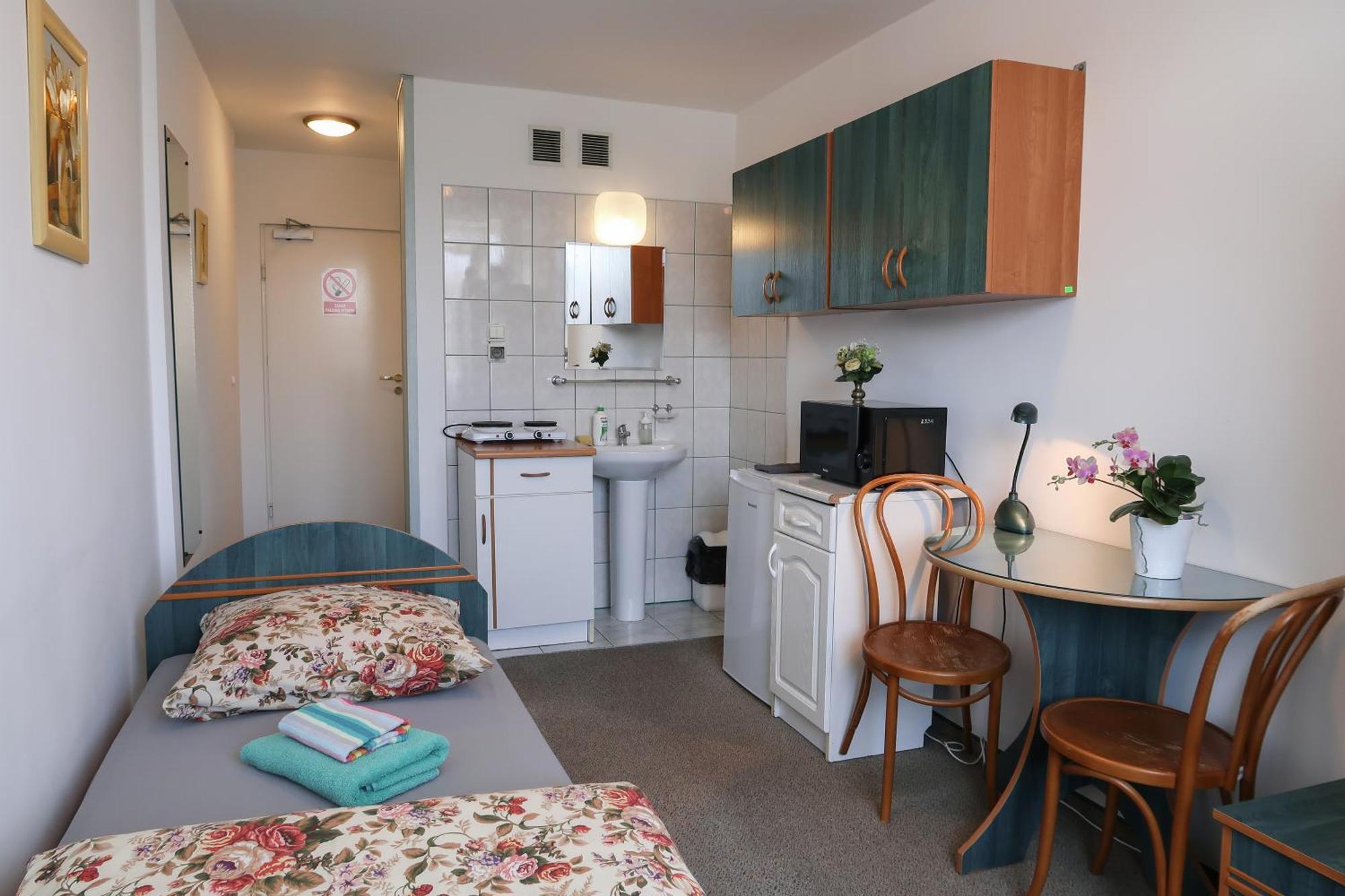 Dom Studencki Raj Hostel Wroclaw Bagian luar foto